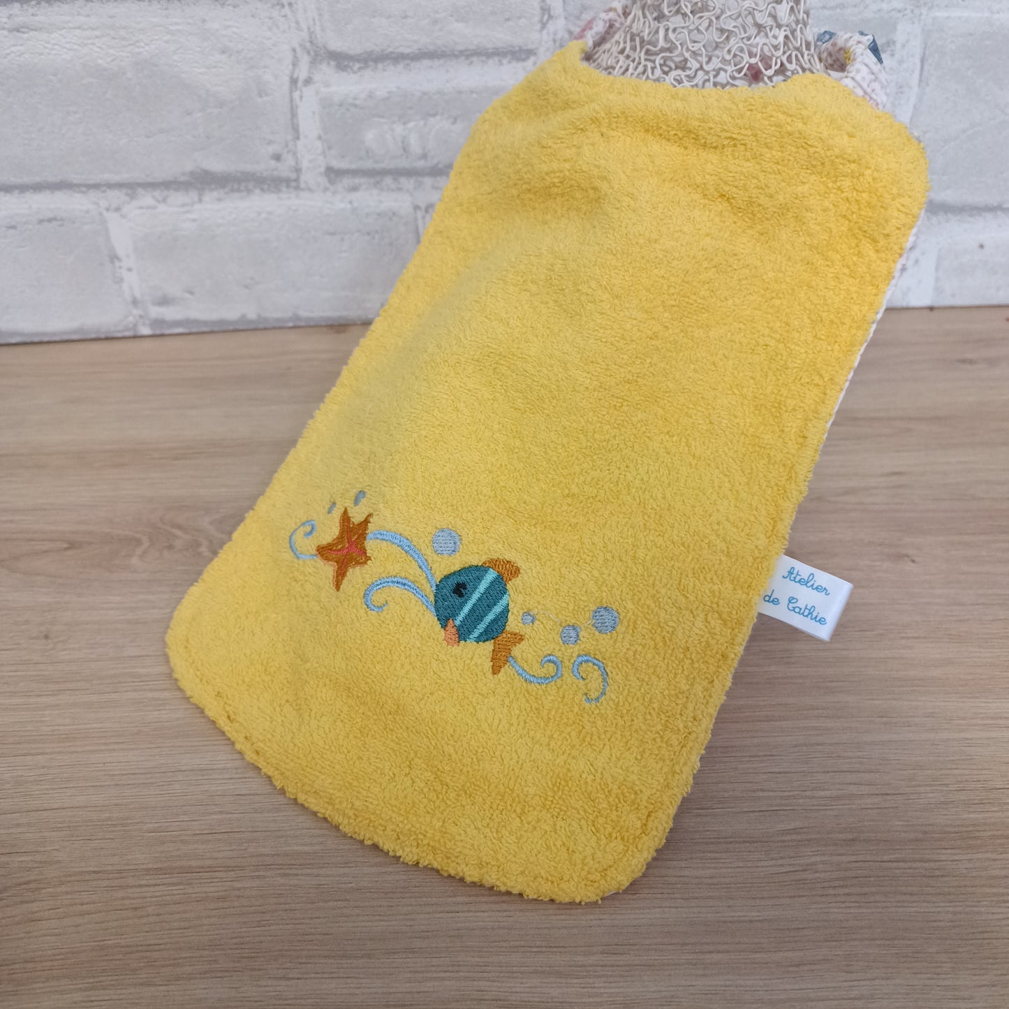 Bavoir brodé Animaux de la mer (plusieurs coloris)