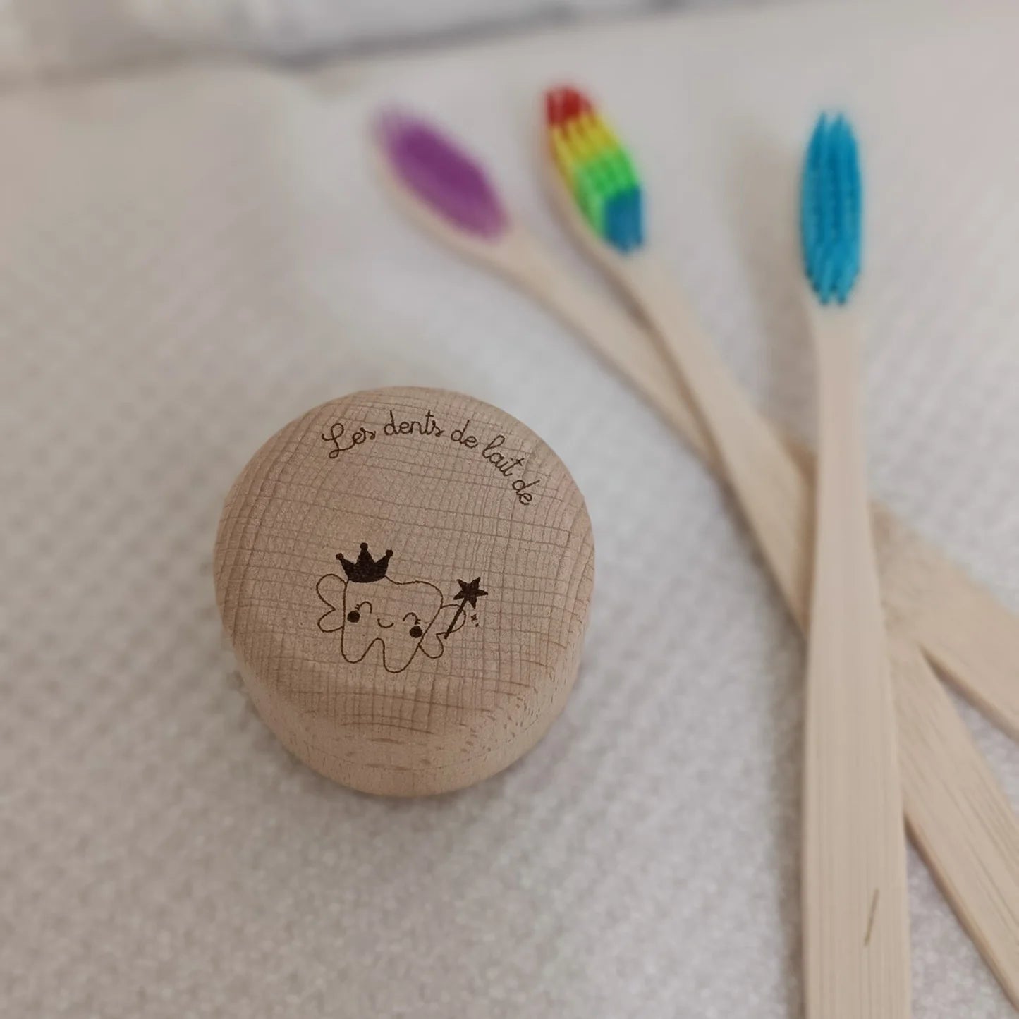 Boite à dents de lait en bois motif princesse