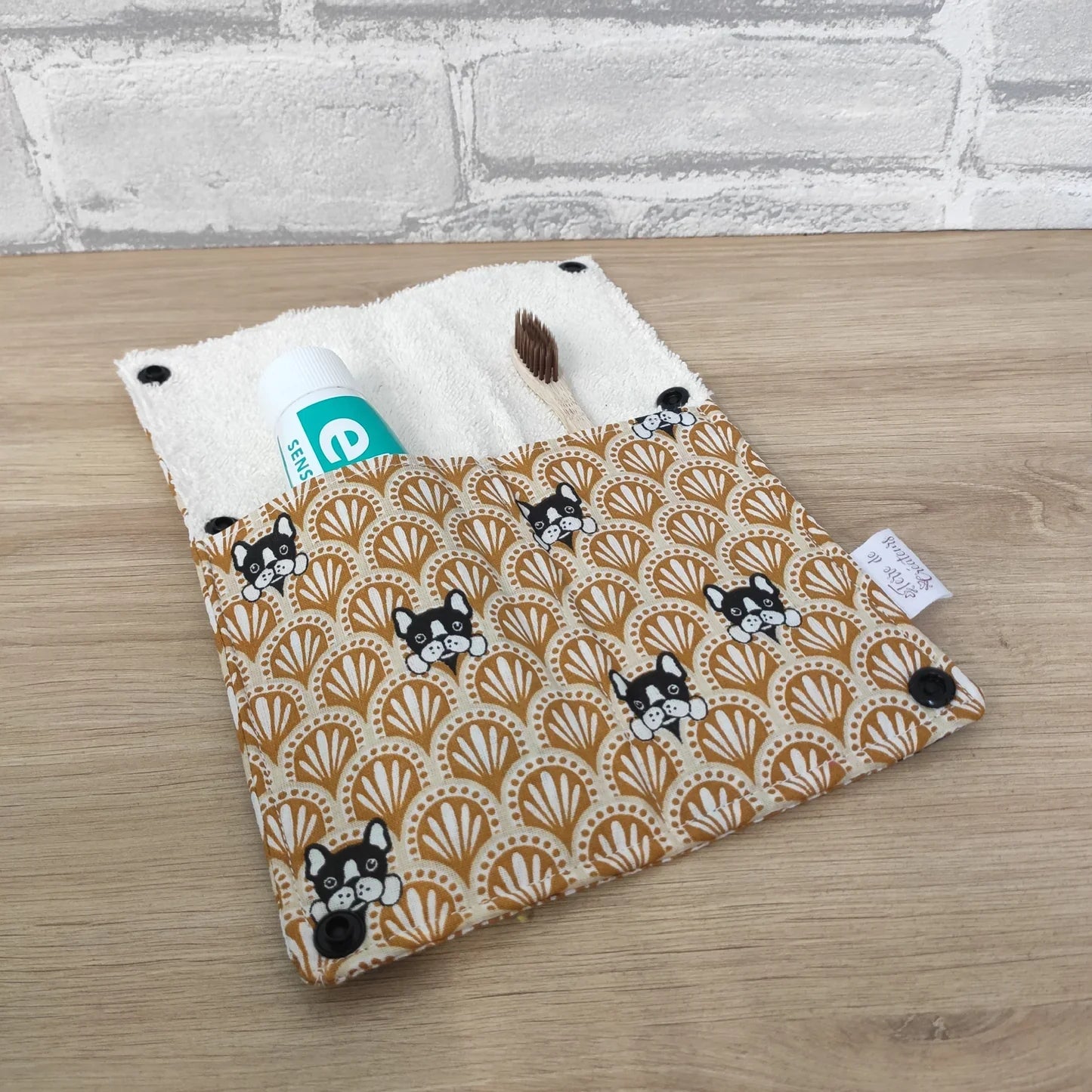 Étui à brosse à dents et dentifrice motif bouledogue français