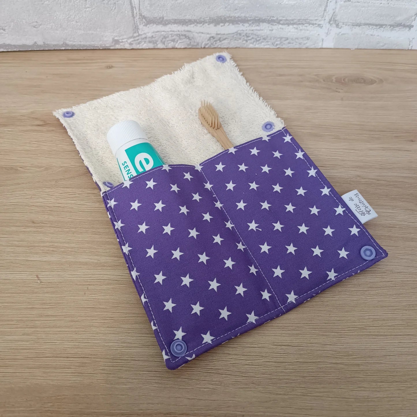 Étui à brosse à dents et dentifrice motif étoiles fond mauve
