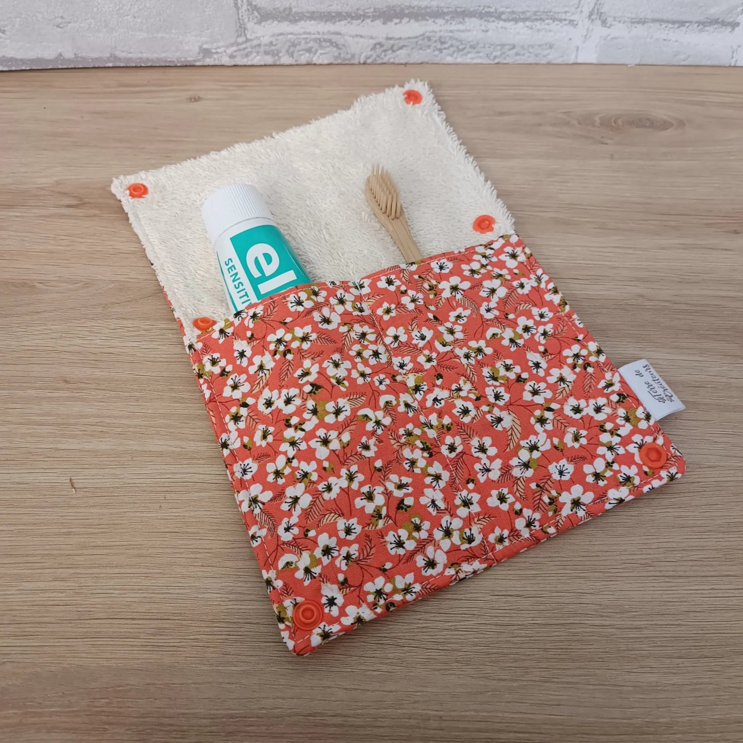 Étui à brosse à dents et dentifrice motif fleurs fond orange