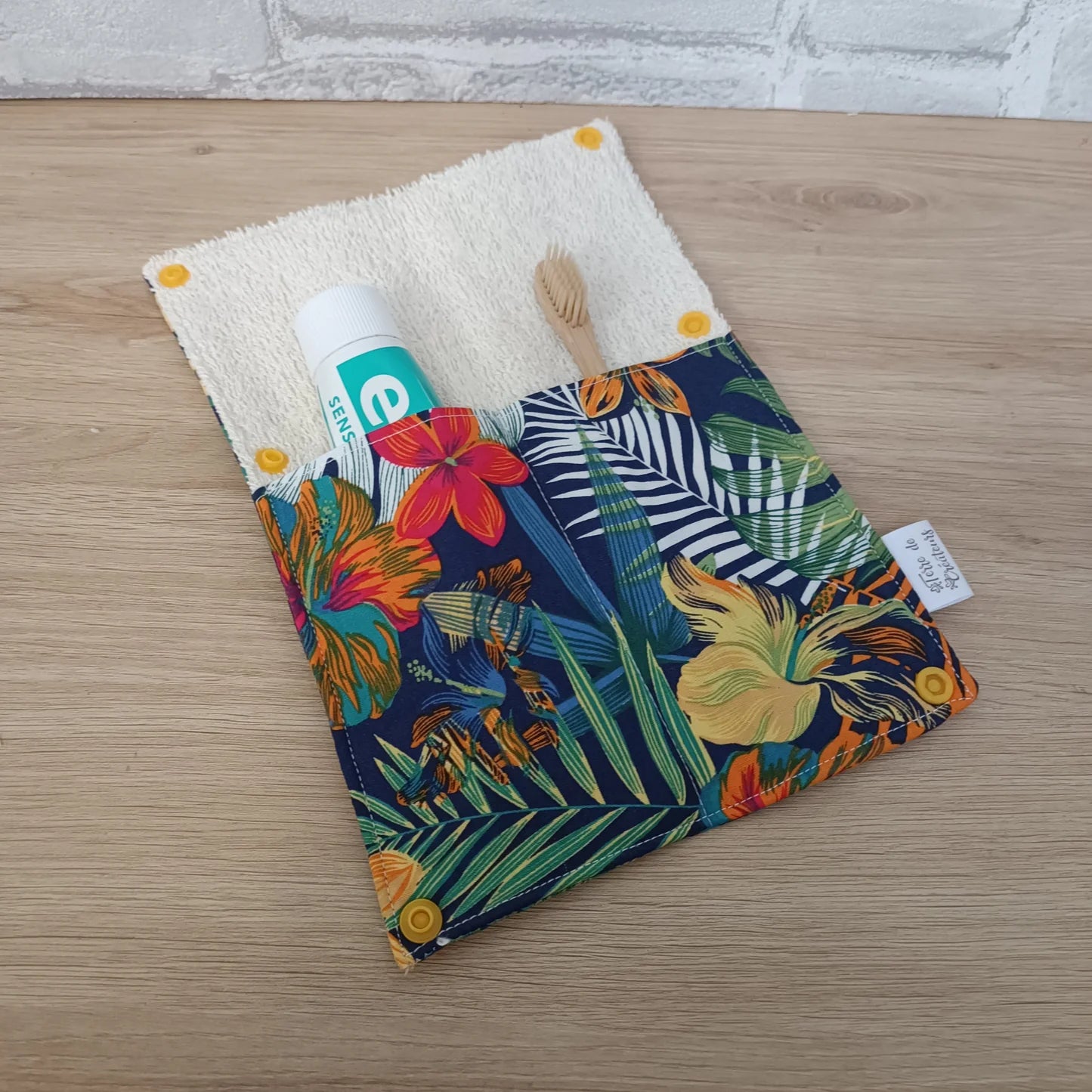 Étui à brosse à dents et dentifrice motif tropical