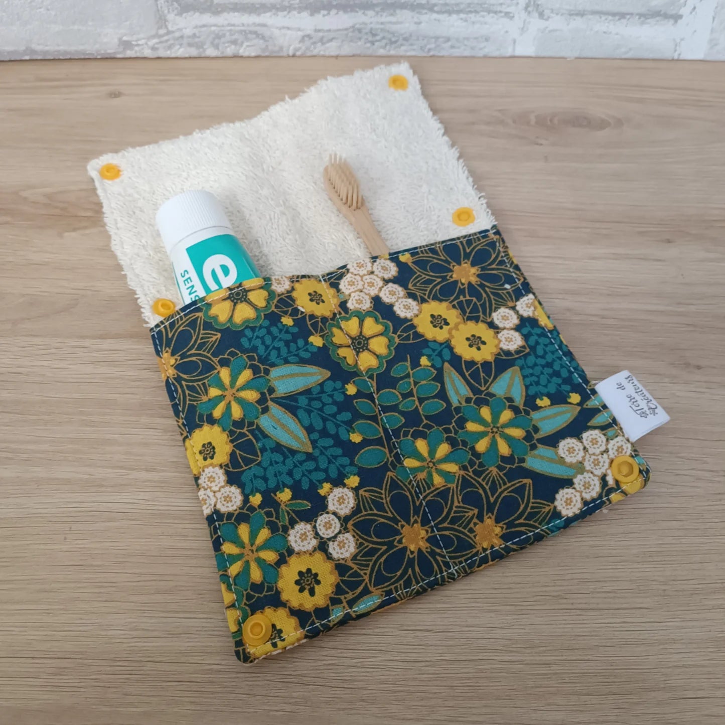 Étui à brosse à dents et dentifrice motif fleurs jaunes et turquoises