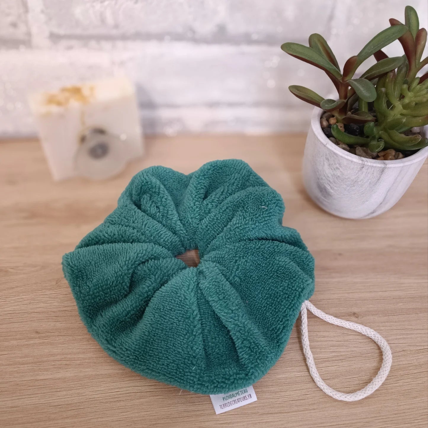 Fleur de douche en éponge de bambou couleur bleu canard lavable et réutilisable