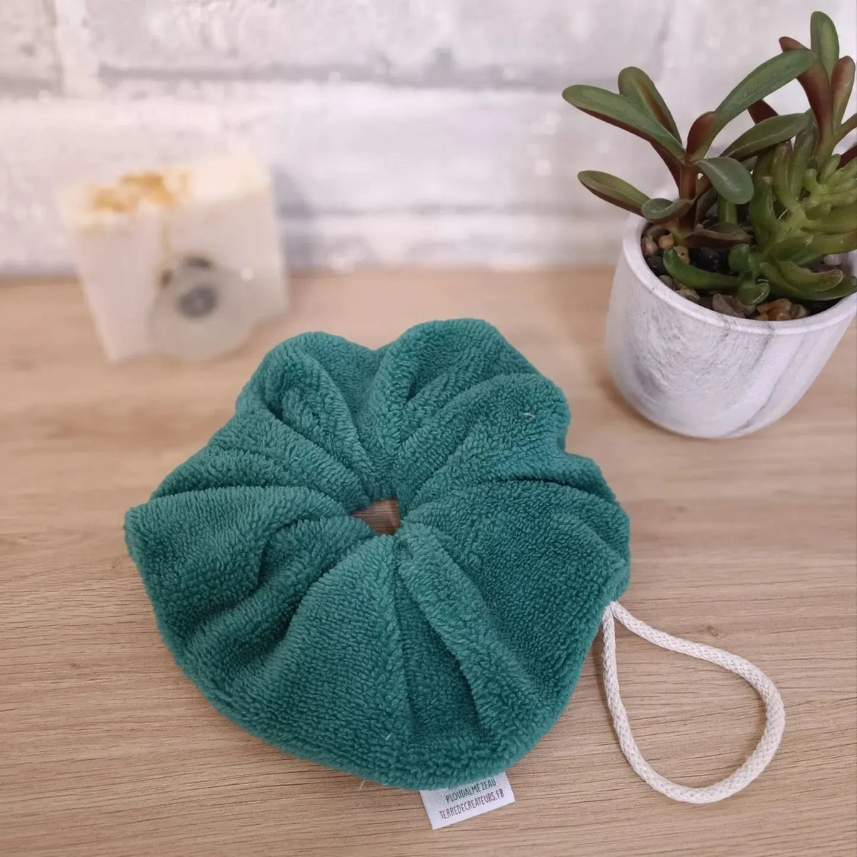 Fleur de douche en éponge de bambou couleur bleu canard lavable et réutilisable