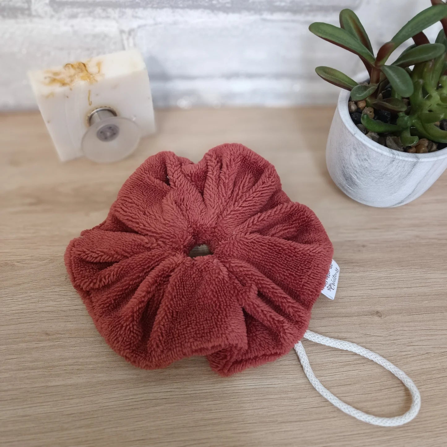 Fleur de douche en éponge de bambou couleur brique lavable et réutilisable