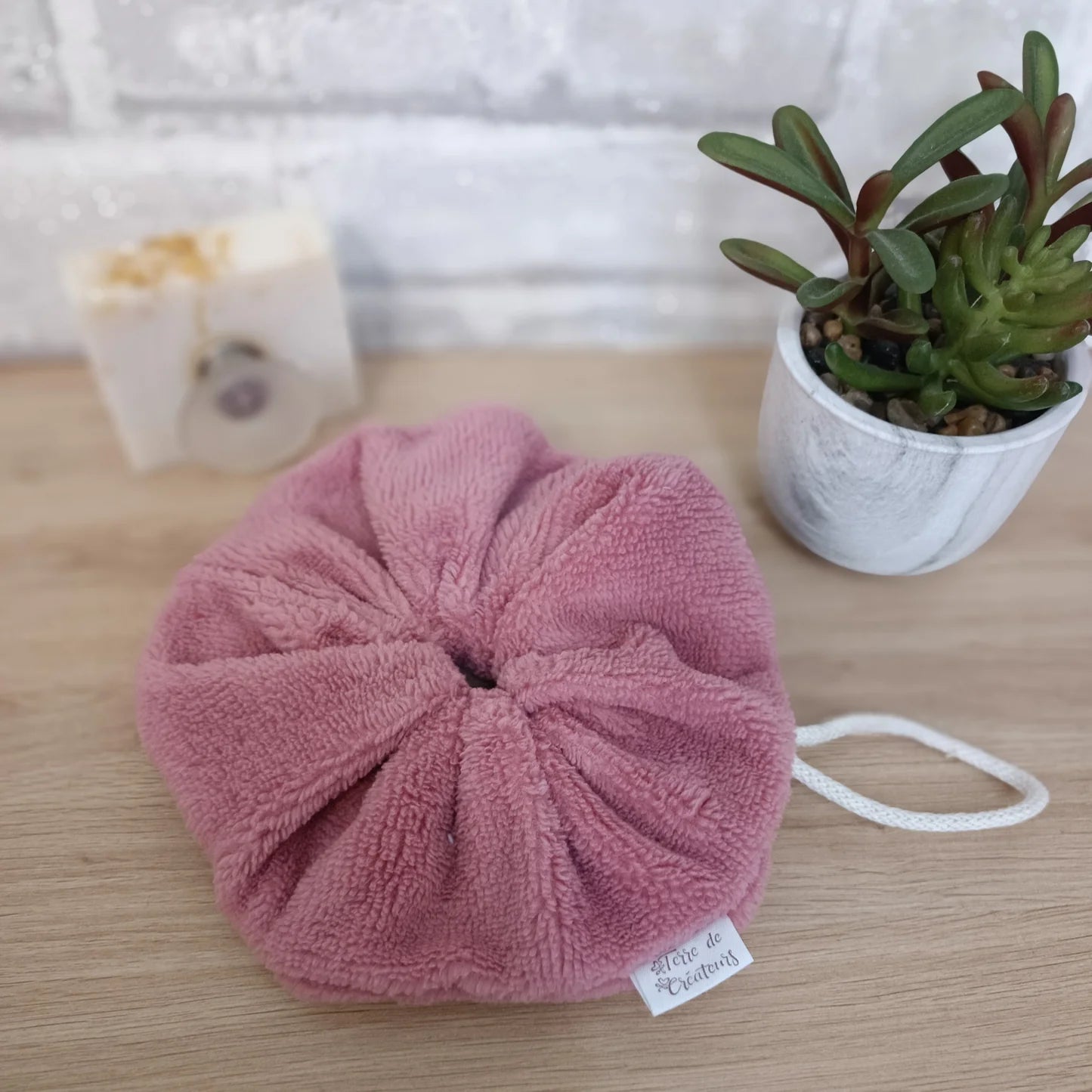 Fleur de douche en éponge de bambou couleur vieux rose lavable et réutilisable