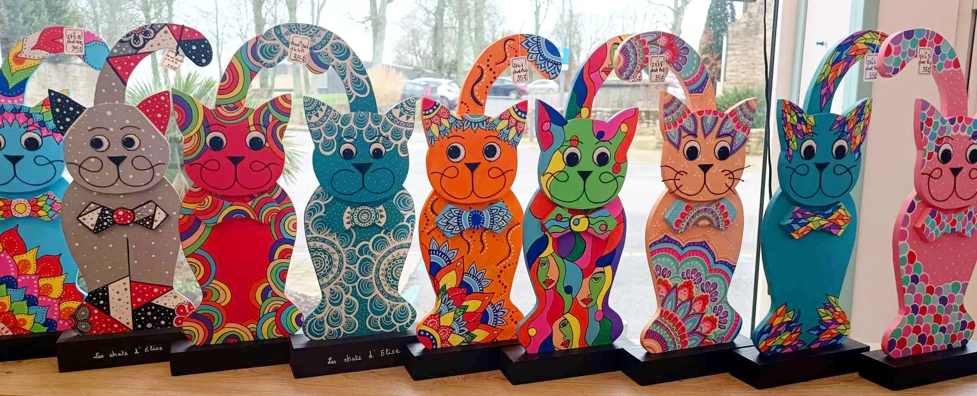 chat en bois peint à la main dot painting pour décorer votre intérieur
