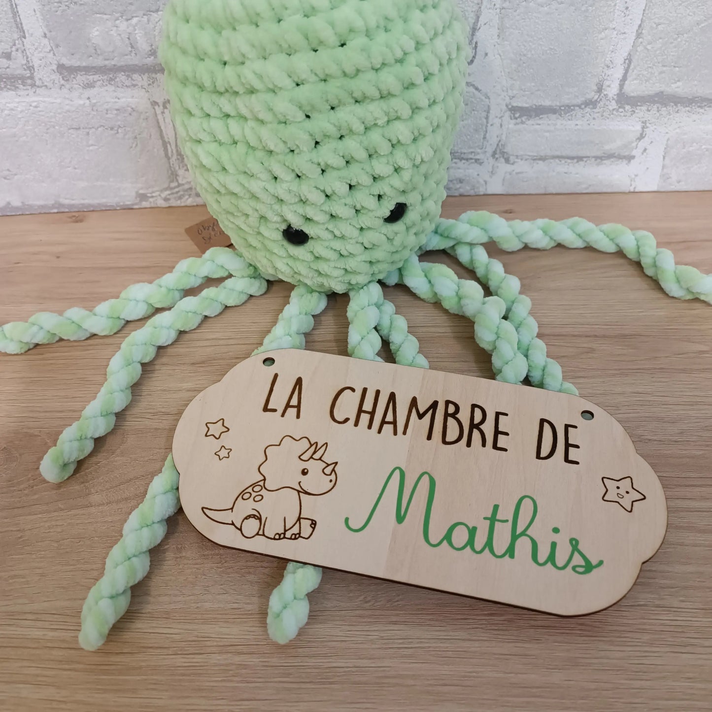 Plaque de porte personnalisée artisanale pour chambre enfant thème dinosaure prénom Mathis