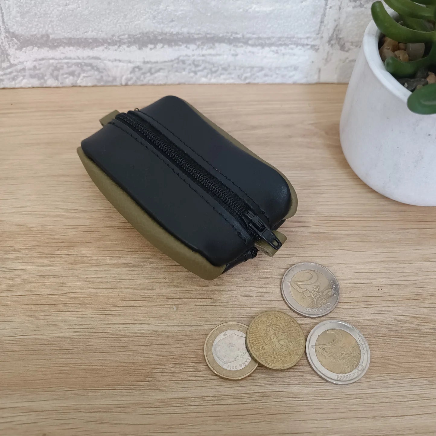 Porte monnaie Grain de café en cuir véritable coloris noir et kaki