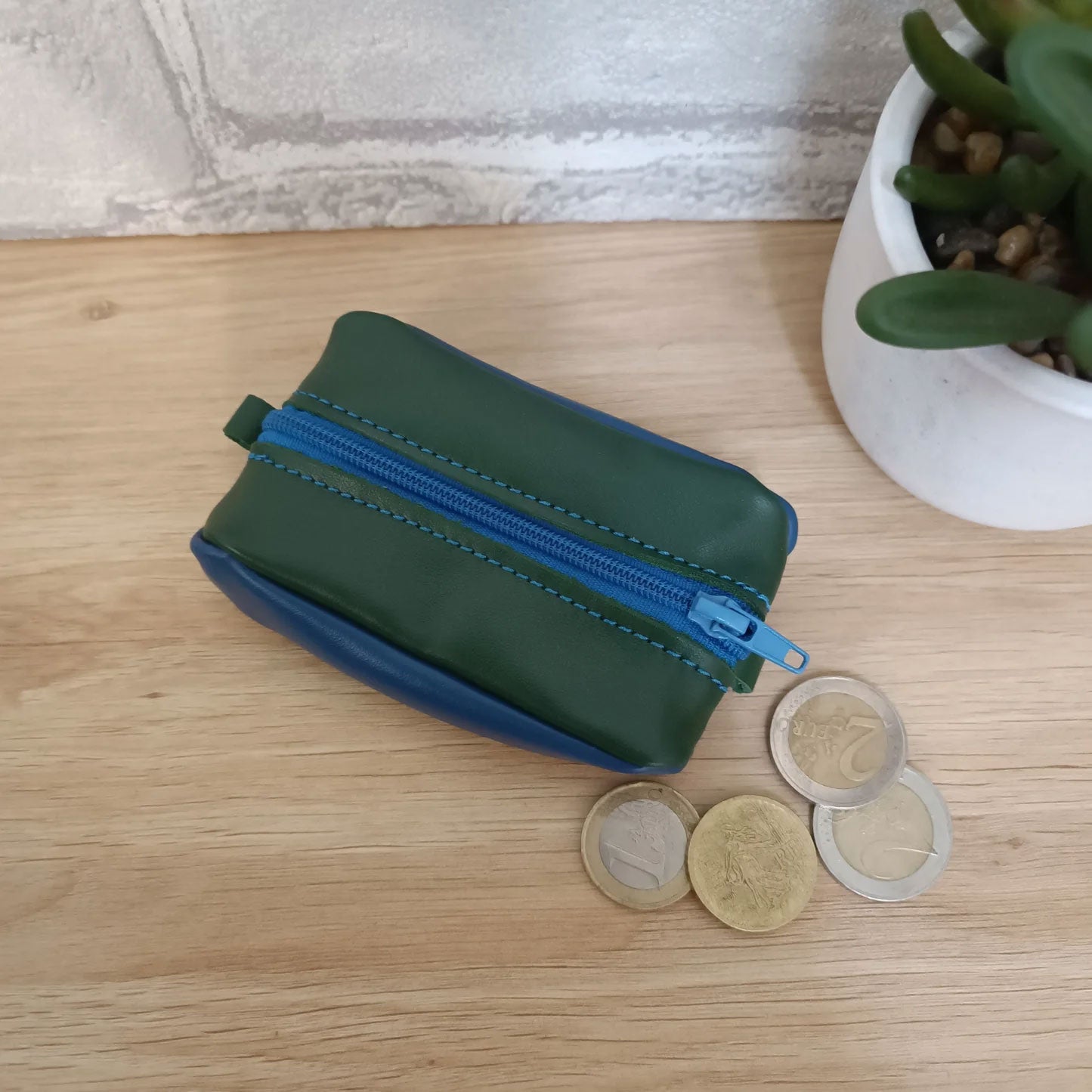 Porte monnaie Grain de café en cuir véritable coloris vert et bleu