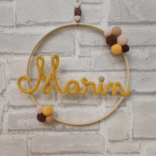 Prénom en tricotin jaune Marin