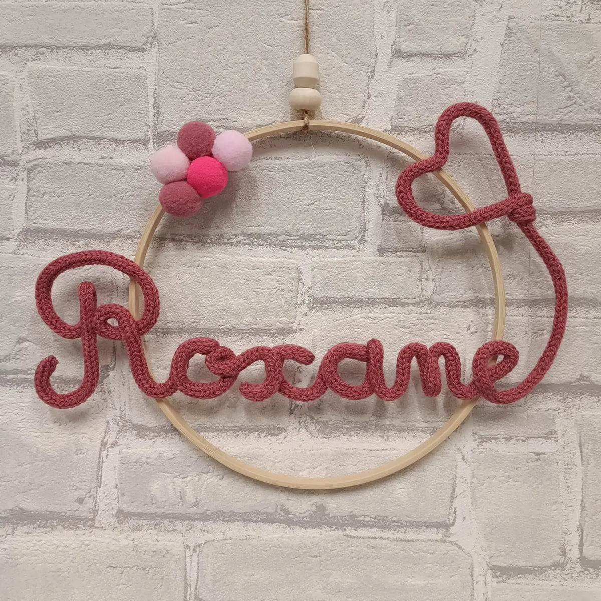 Prénom tricotin fait main Roxane avec un ballon coeur