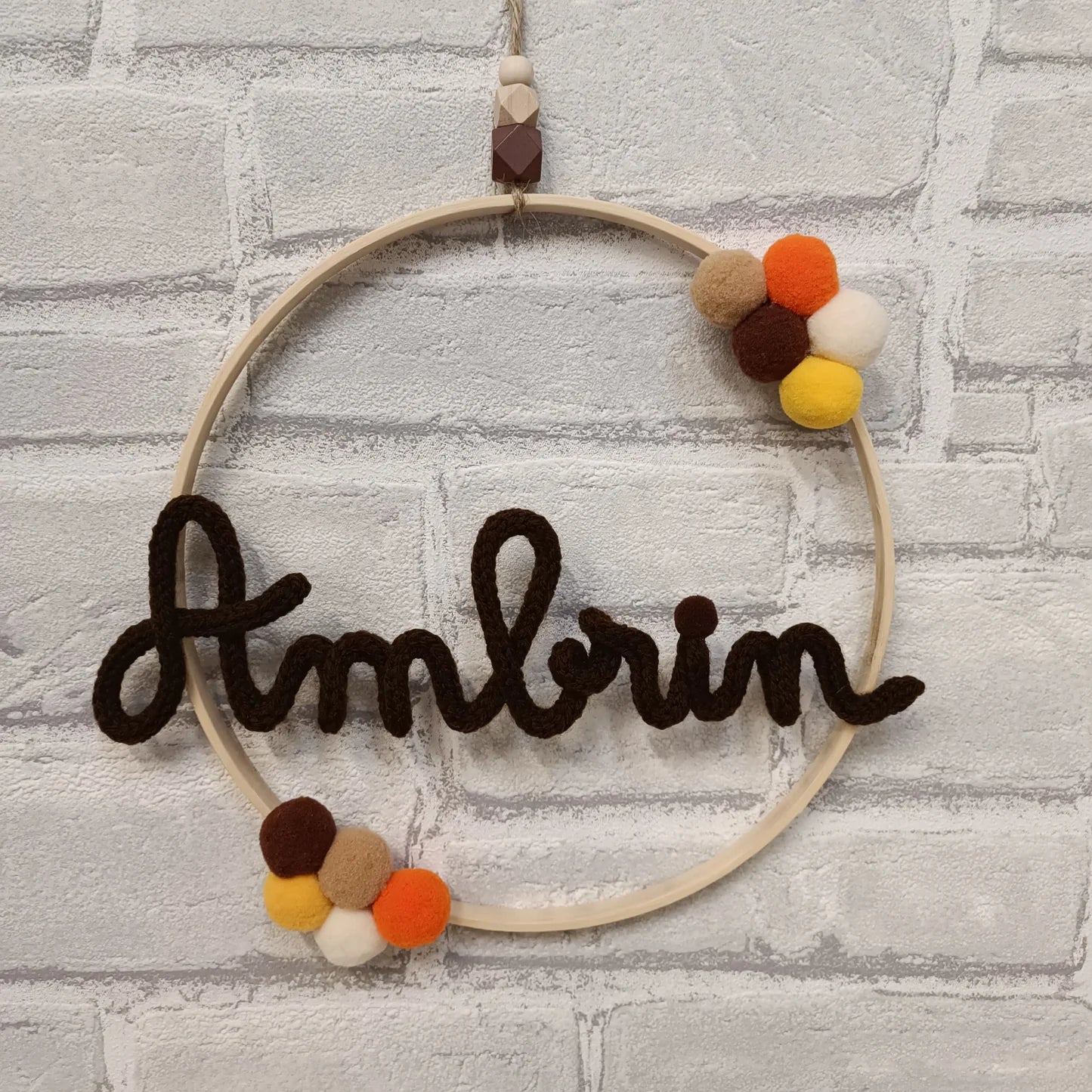 Prénom en tricotin Ambrin couleur marron