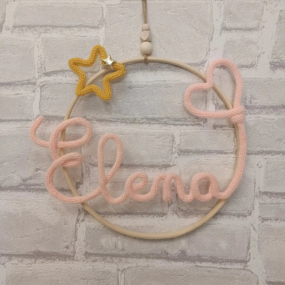 Prénom en tricotin Elena couleur pêche avec étoile