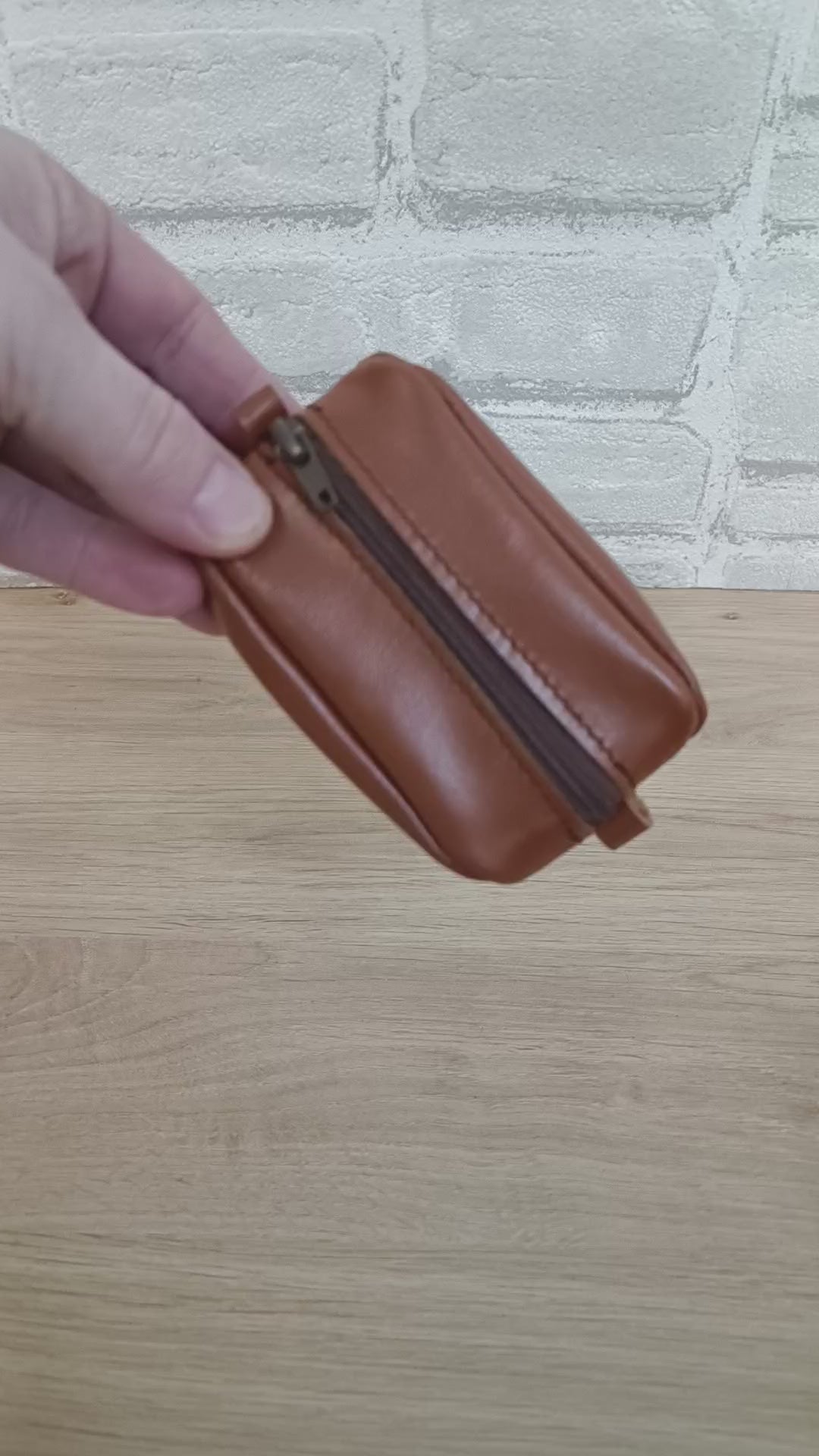 vidéo explicative du Porte monnaie grain de café en cuir véritable avec deux compartiments pour pièces de monnaie et billets