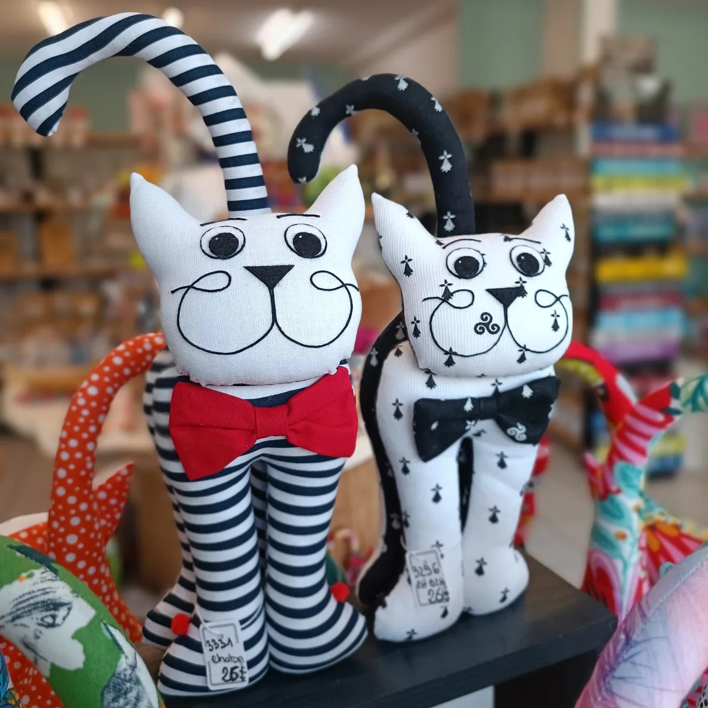 Les-chats-d-Elise-Chat-en-tissu Terre de Créateurs