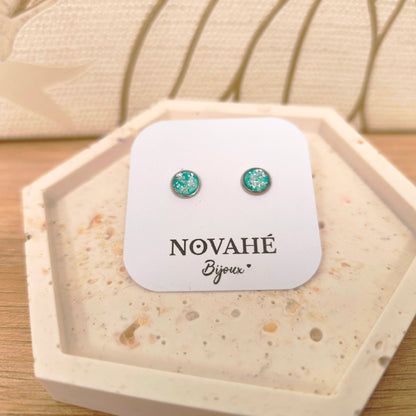 Boucles d'oreilles puce en aquarelle turquoise rehaussé de feuilles d'argent Novahé Bijoux