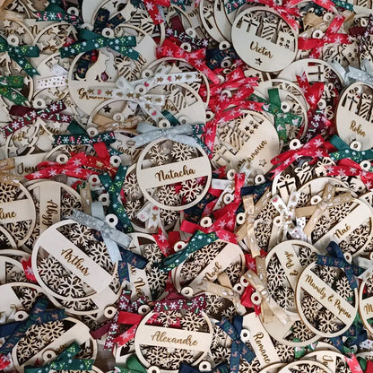 Collection de boules de Noël personnalisées en bois