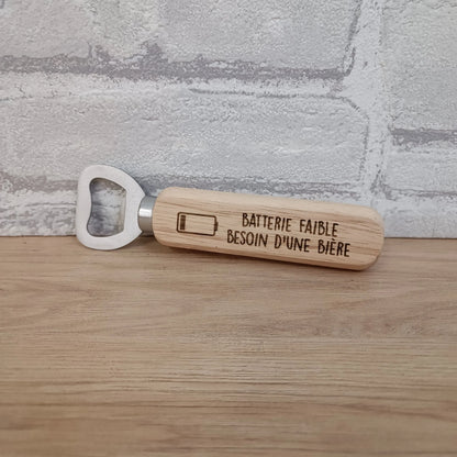 Décapsuleur en bois gravé personnalisé