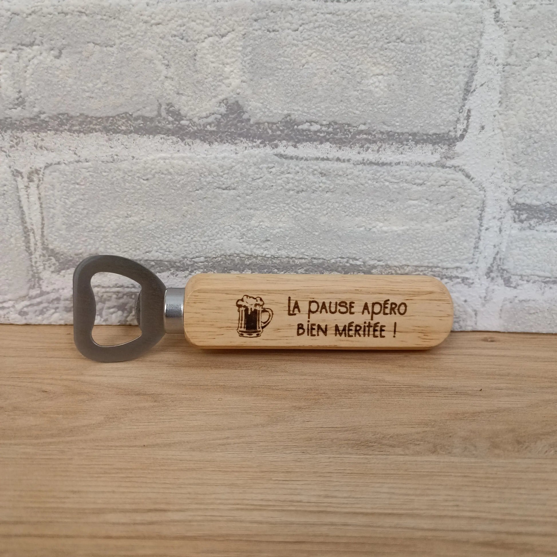 Décapsuleur en bois avec gravure personnalisée