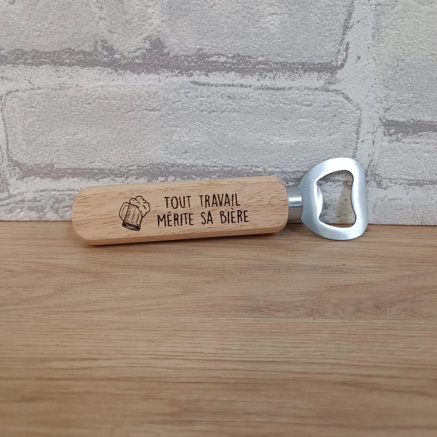 Décapsuleur en bois personnalisé avec message