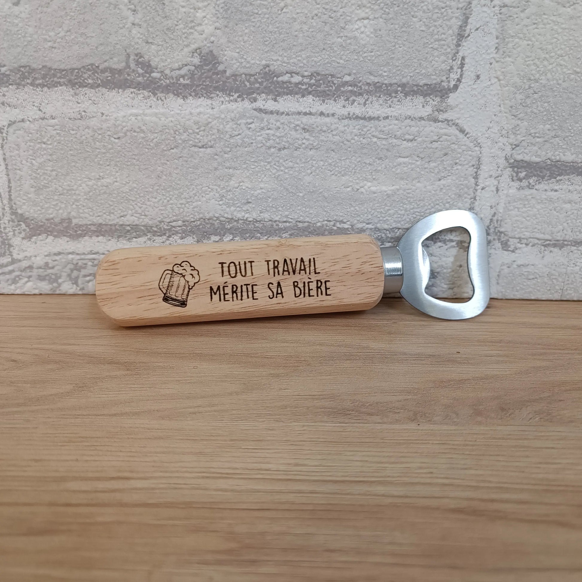 Décapsuleur en bois personnalisé avec message