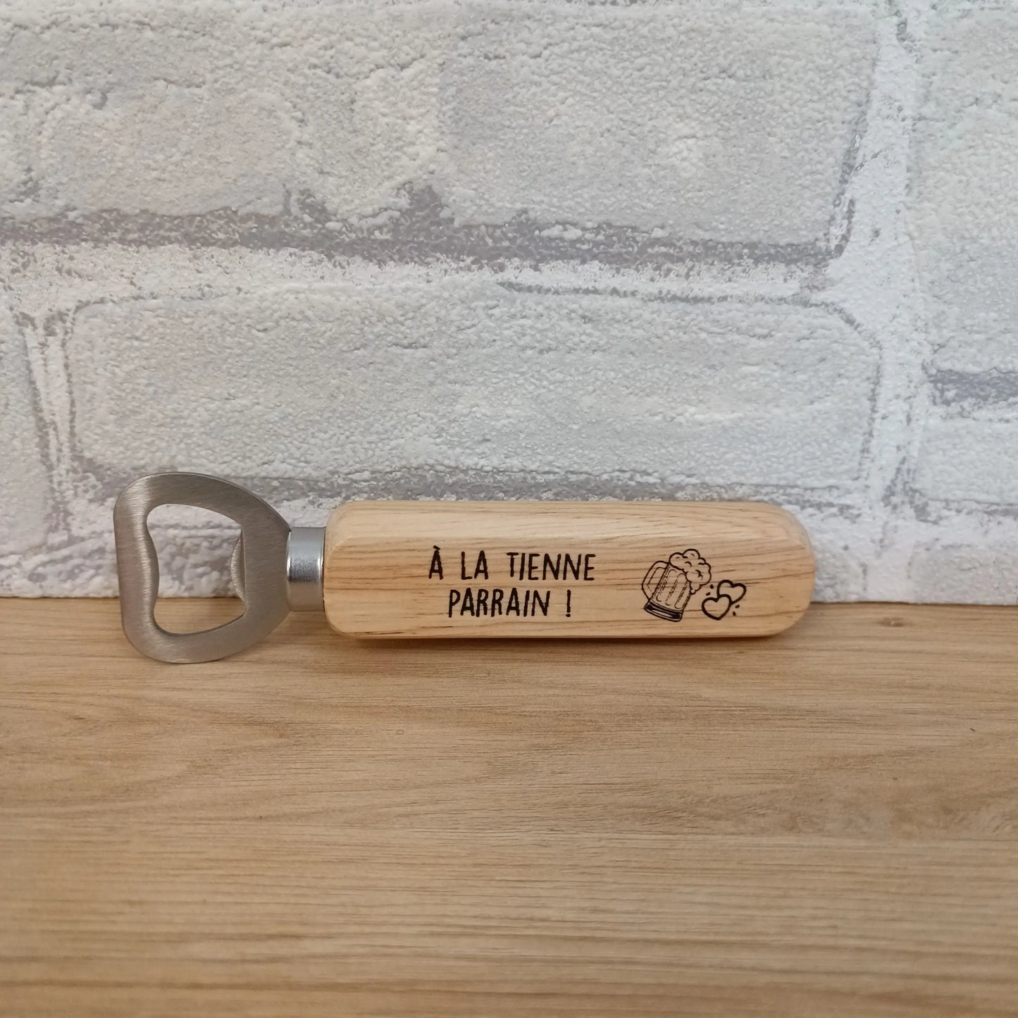 Décapsuleur en bois avec gravure personnalisée pour idée cadeau