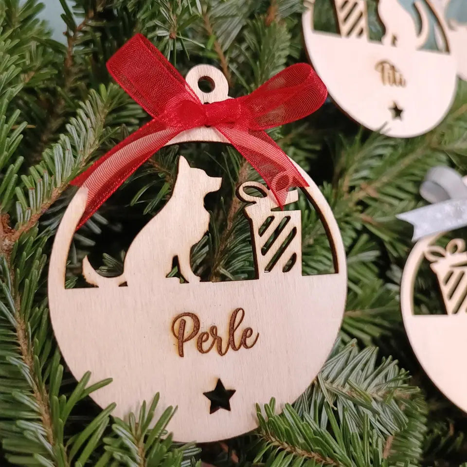 Boule de Noël en bois motif chien personnalisée