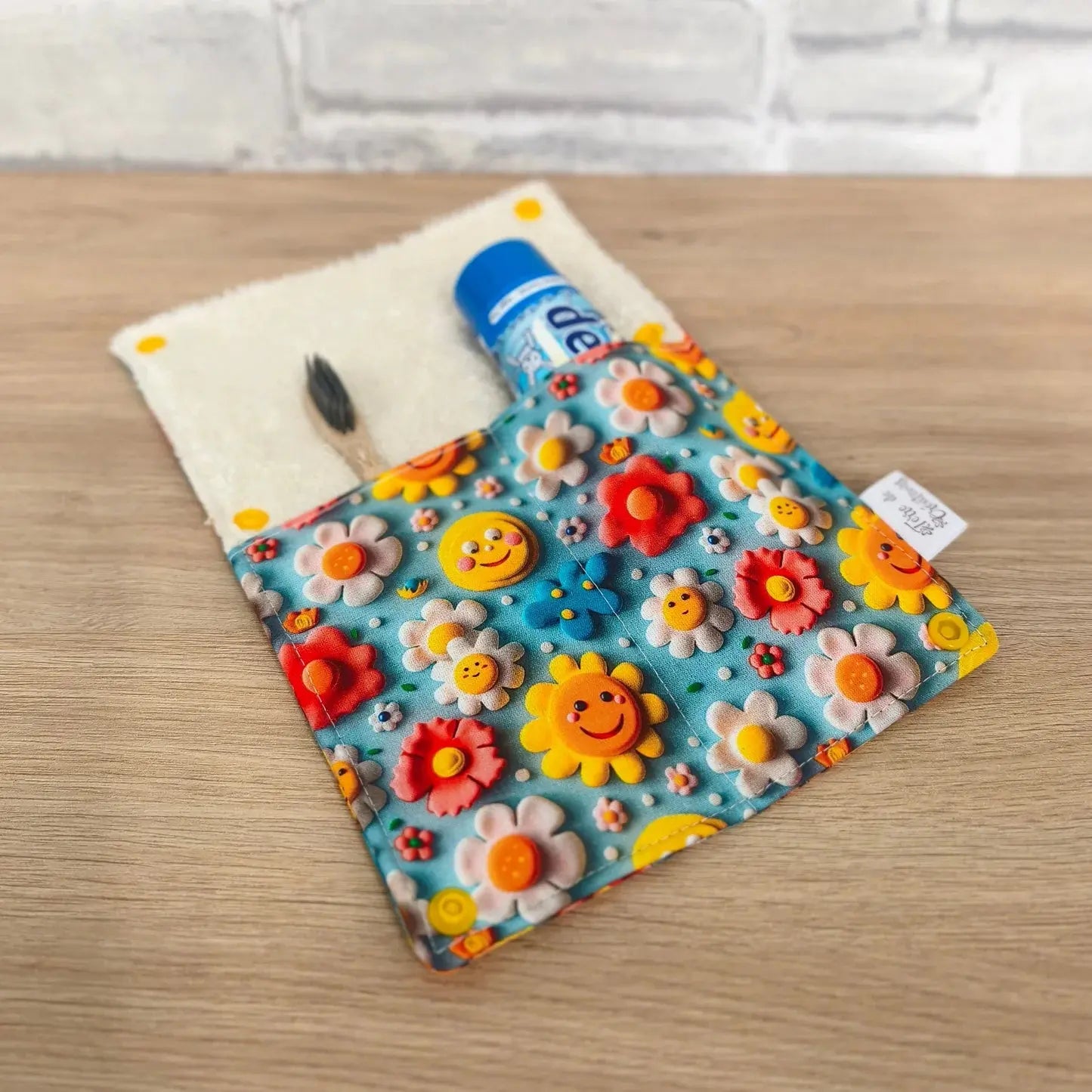 Étui à brosse à dents fleurs et soleils effet 3d