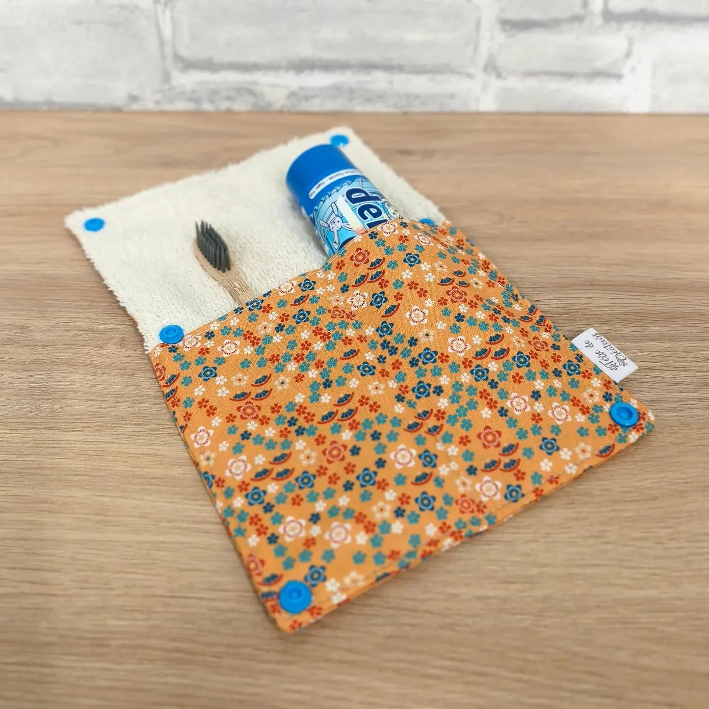 Étui à brosse à dents petites fleurs fond orange