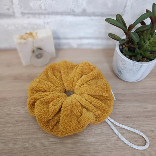 Fleur de douche en éponge de bambou couleur jaune lavable et réutilisable