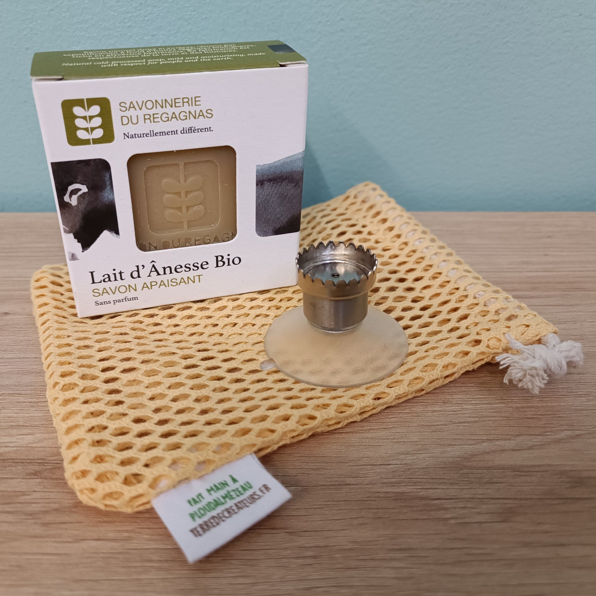 Kit zéro déchet avec savon lait d’ânesse bio, filet à savon jaune et ventouse aimanté à savon