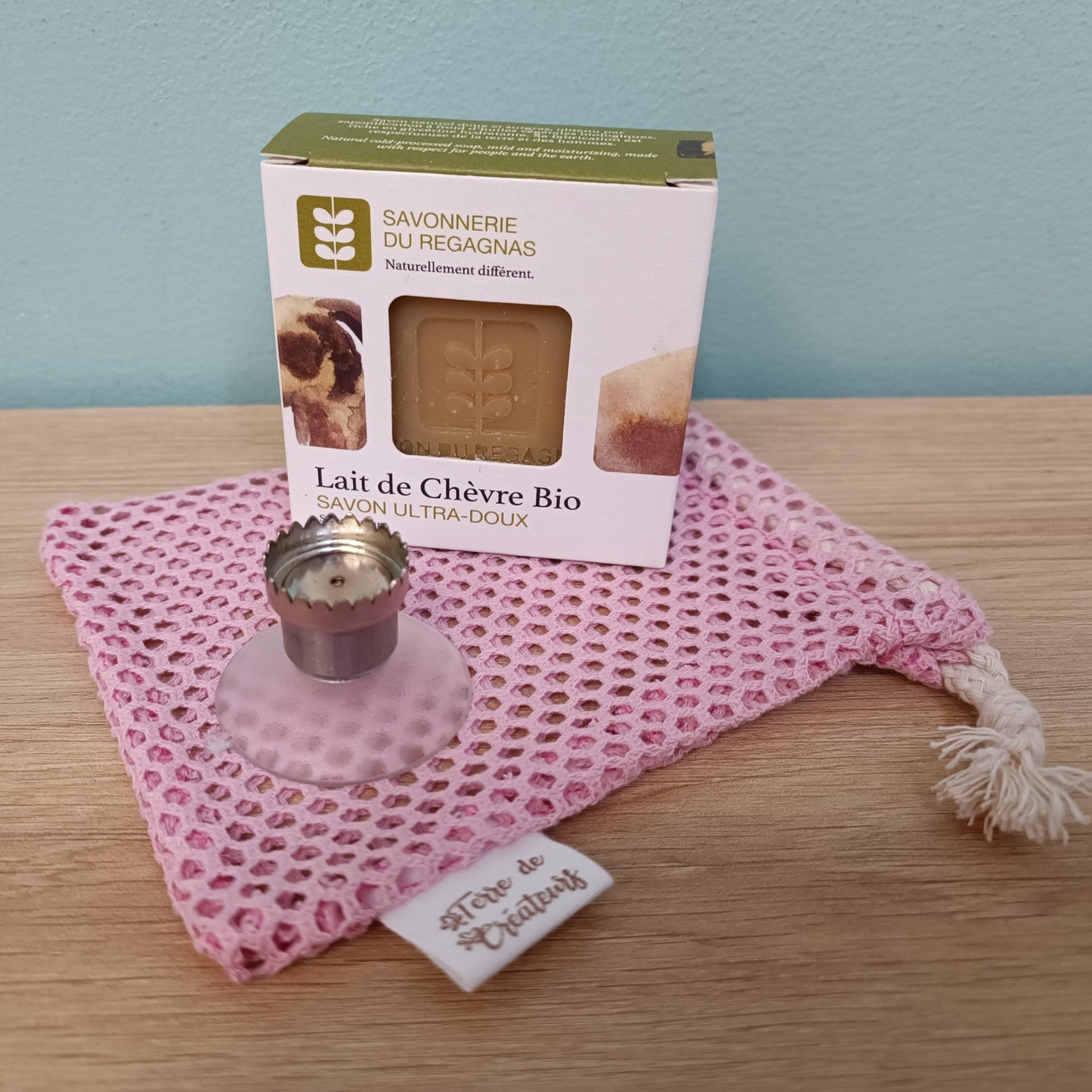 Kit zéro déchet avec savon lait de chèvre bio, filet à savon rose et ventouse aimanté à savon