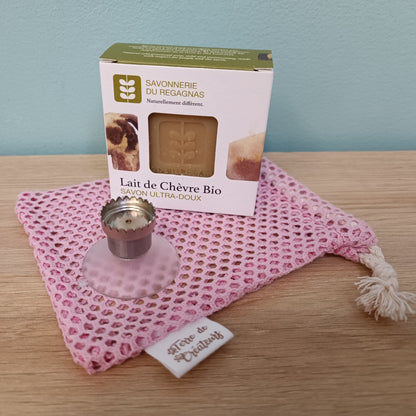 Kit zéro déchet avec savon lait de chèvre bio, filet à savon rose et ventouse aimanté à savon
