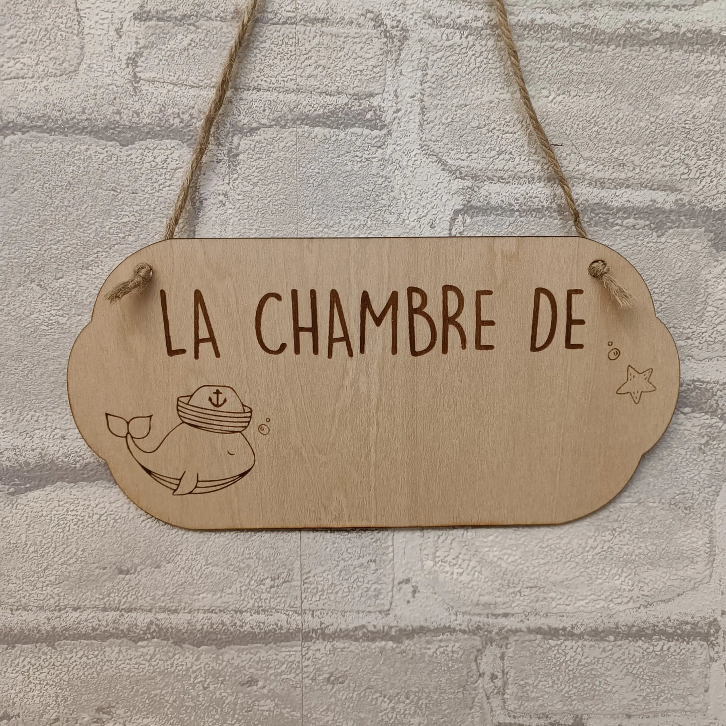 Plaque prénom enfant en bois pour porte de chambre thème marin et baleine