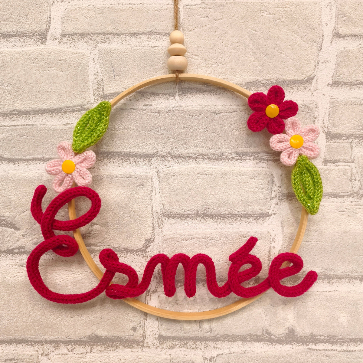 Prénom en tricotin Esmée avec fleurs