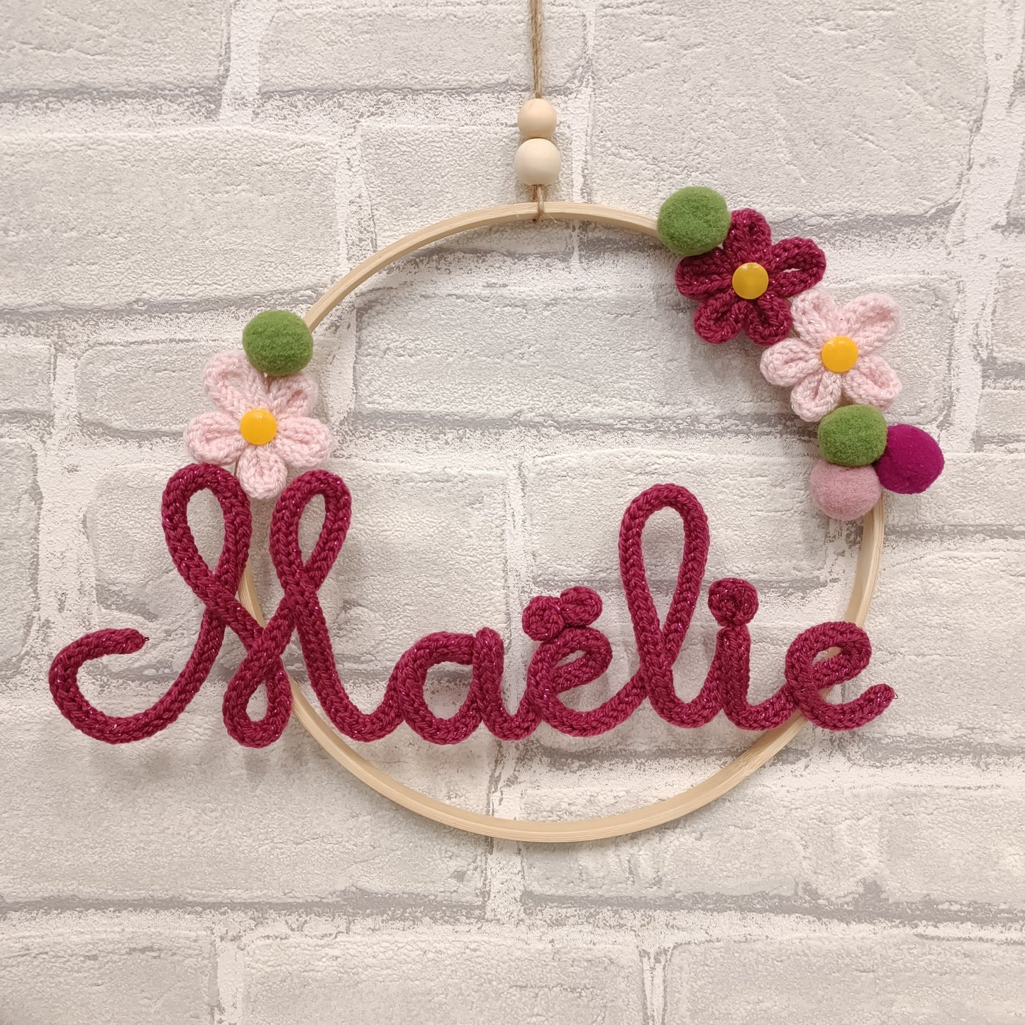 Prénom tricotin fait main Maëlie et petites fleurs