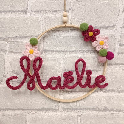 Prénom tricotin fait main Maëlie et petites fleurs