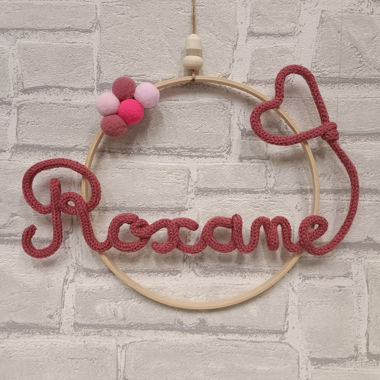 Prénom tricotin fait main Roxane avec un ballon coeur