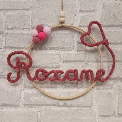 Prénom tricotin fait main Roxane avec un ballon coeur