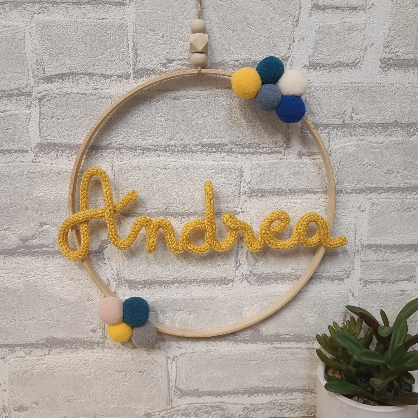 Prénom en tricotin Andrea jaune moutarde