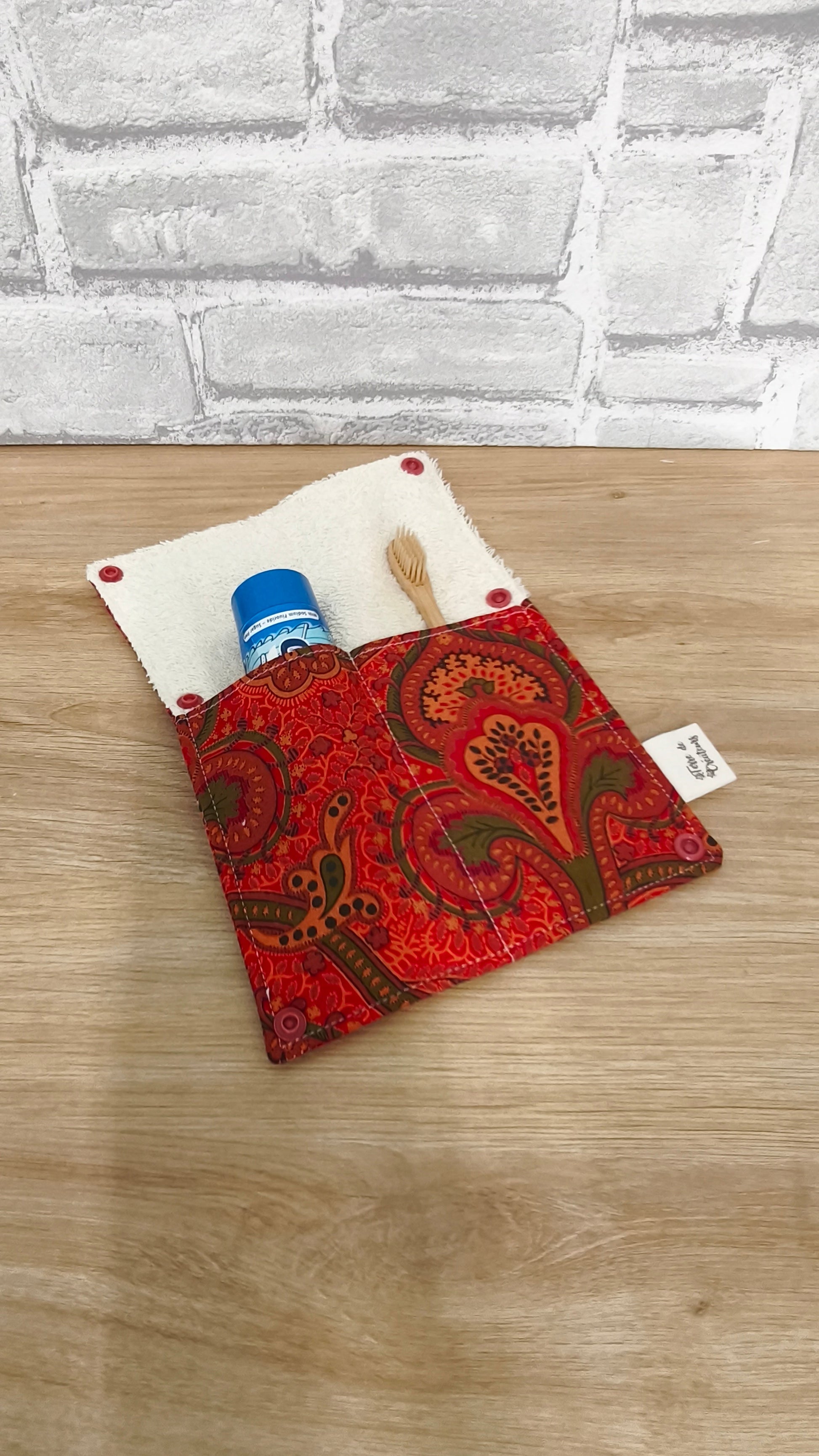 Étui Brosse à Dents et Dentifrice Réutilisable – Pochette en Tissu Terre de Créateurs