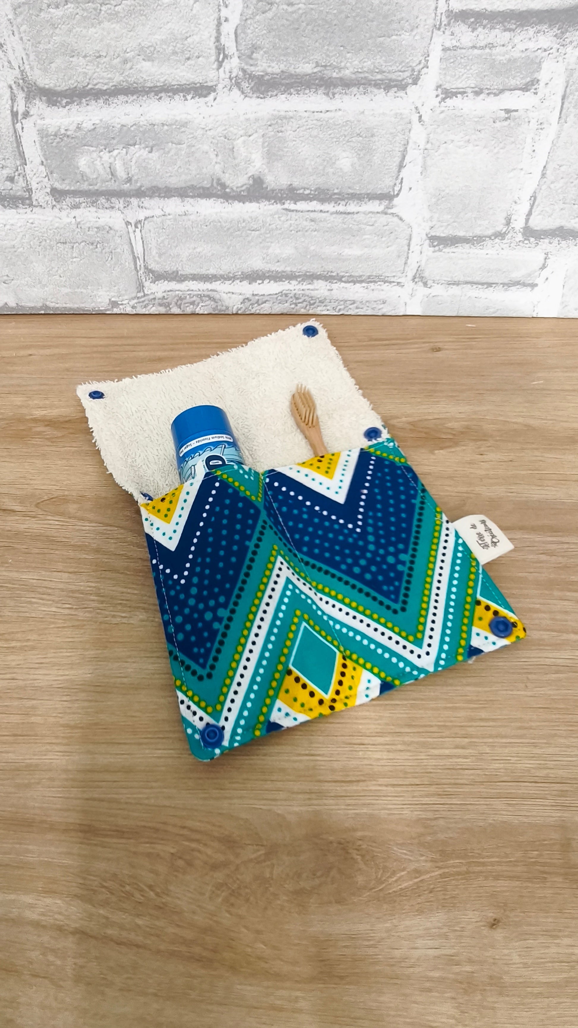 Étui Brosse à Dents et Dentifrice Réutilisable – Pochette en Tissu Terre de Créateurs