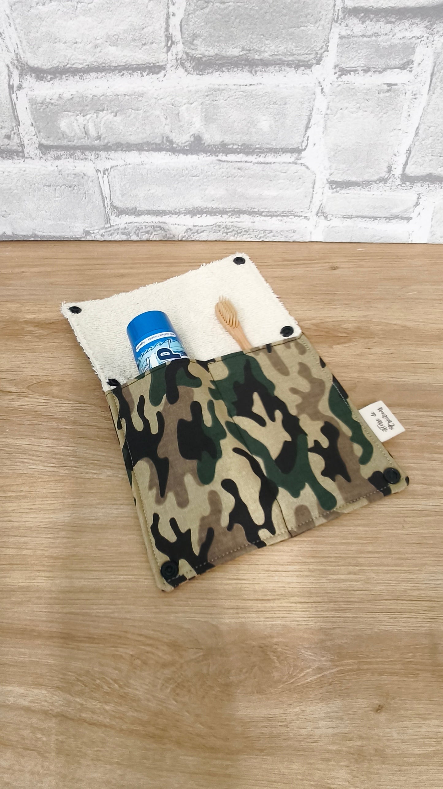 Étui Brosse à Dents et Dentifrice Réutilisable – Pochette en Tissu Terre de Créateurs
