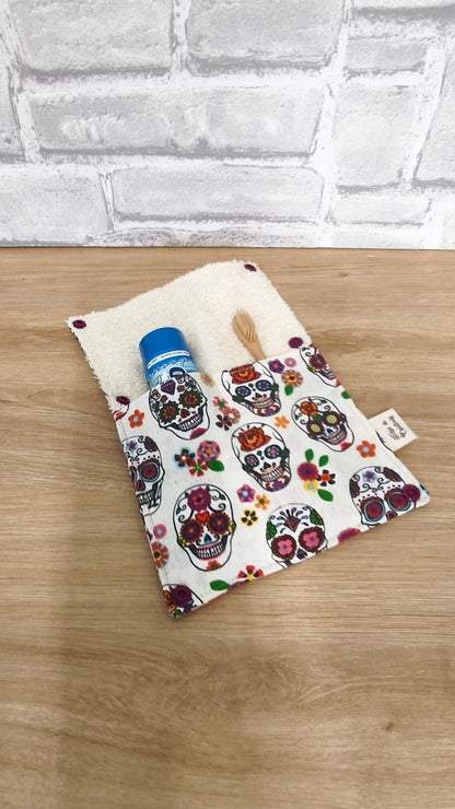Étui Brosse à Dents et Dentifrice Réutilisable – Pochette en Tissu Terre de Créateurs