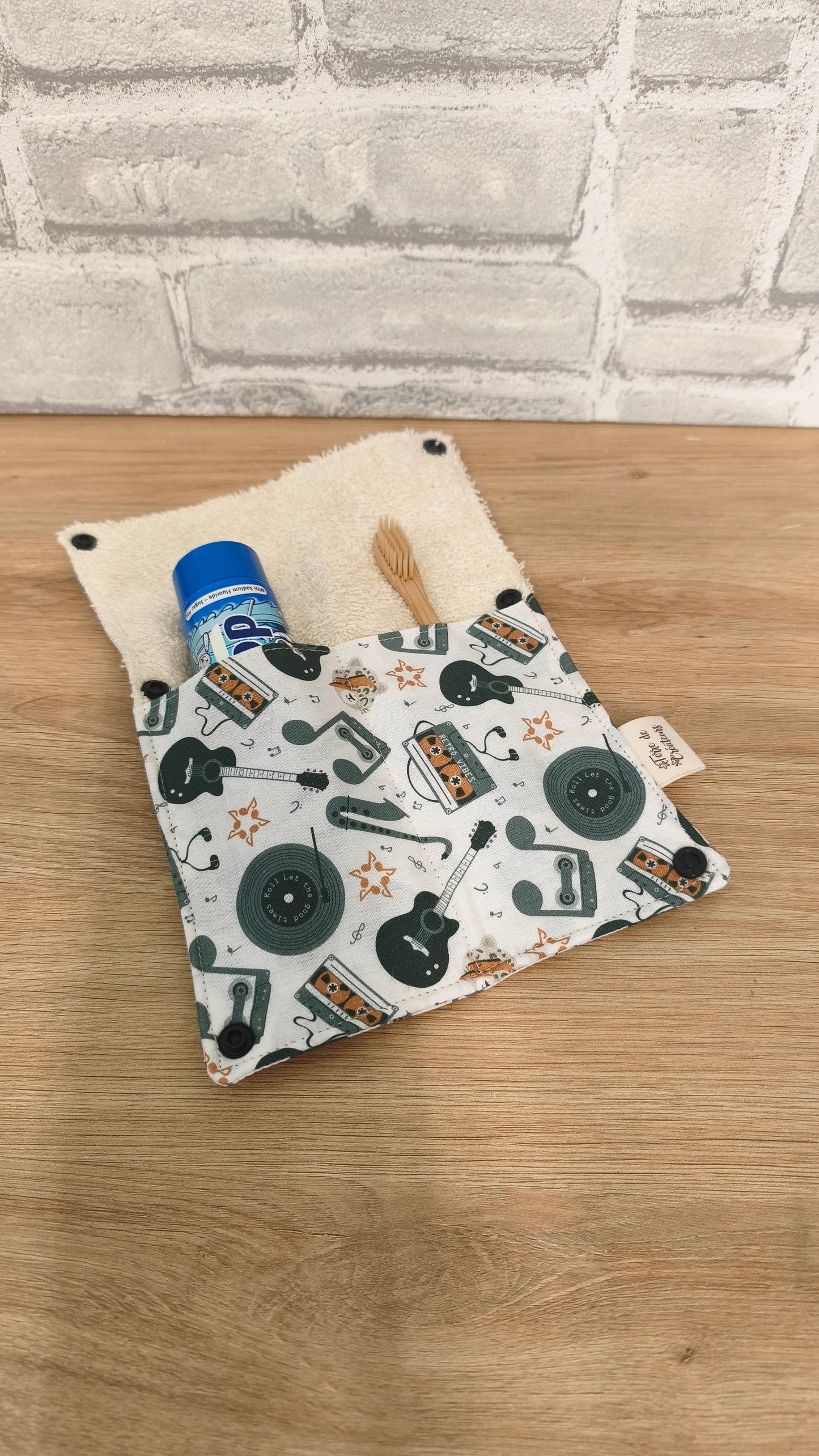 Étui Brosse à Dents et Dentifrice Réutilisable – Pochette en Tissu Terre de Créateurs