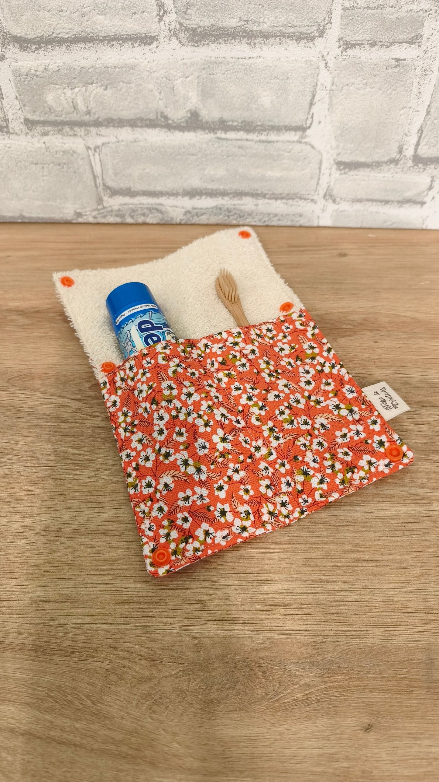 Étui Brosse à Dents et Dentifrice Réutilisable – Pochette en Tissu Terre de Créateurs