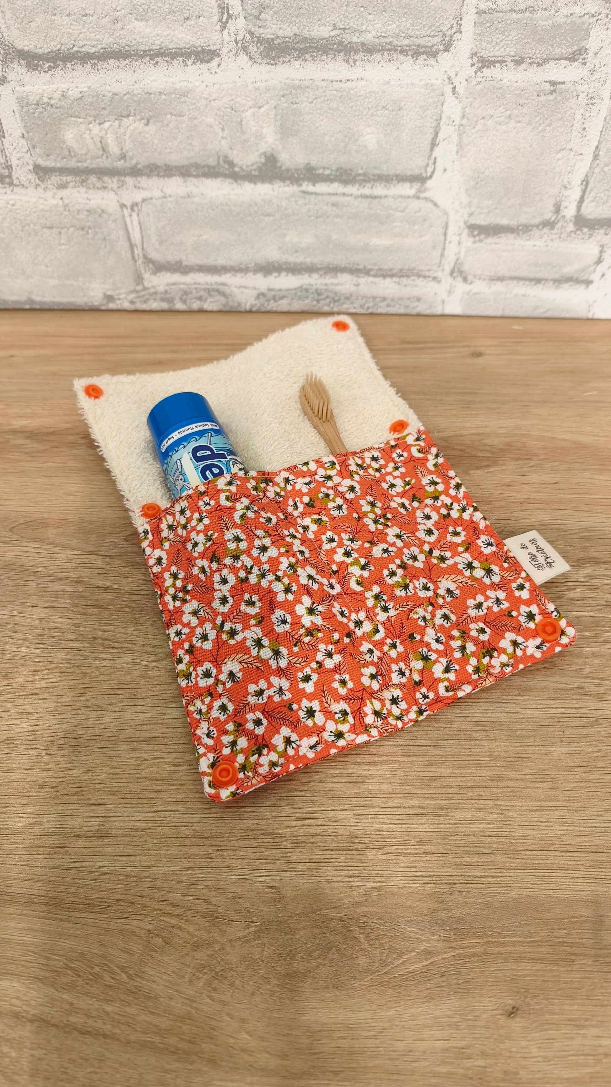 Étui Brosse à Dents et Dentifrice Réutilisable – Pochette en Tissu Terre de Créateurs