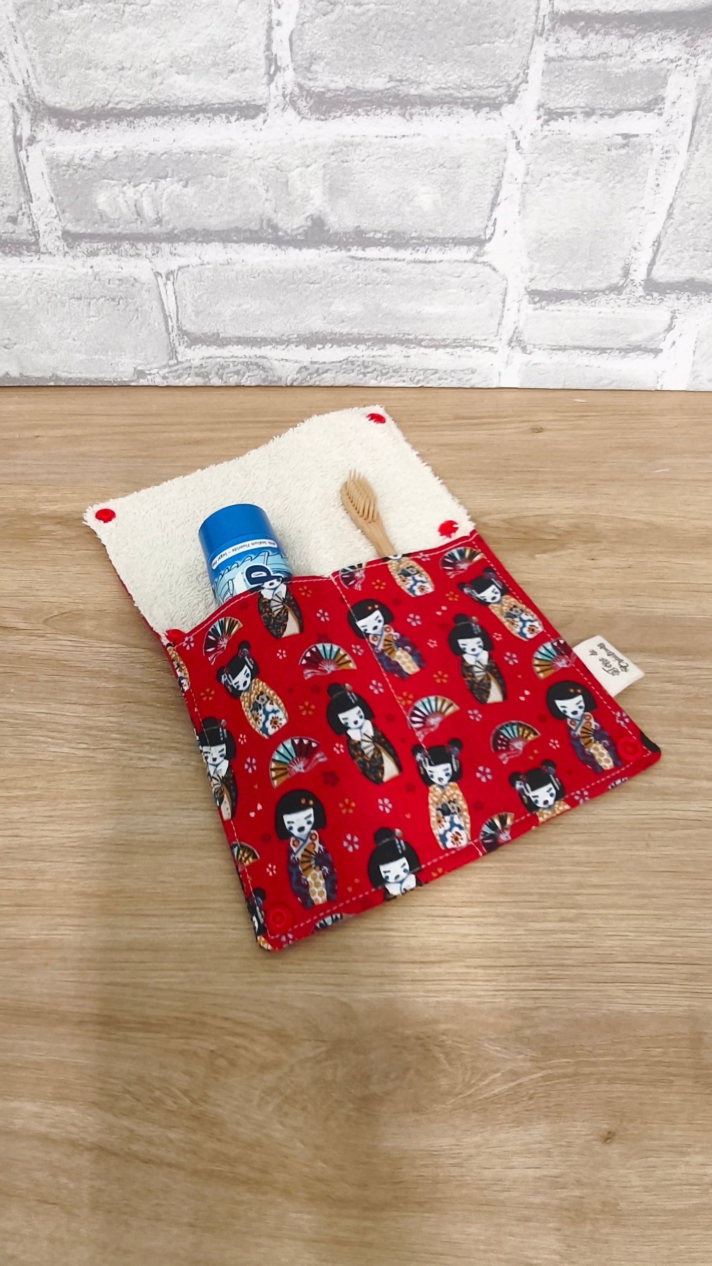 Étui Brosse à Dents et Dentifrice Réutilisable – Pochette en Tissu Terre de Créateurs